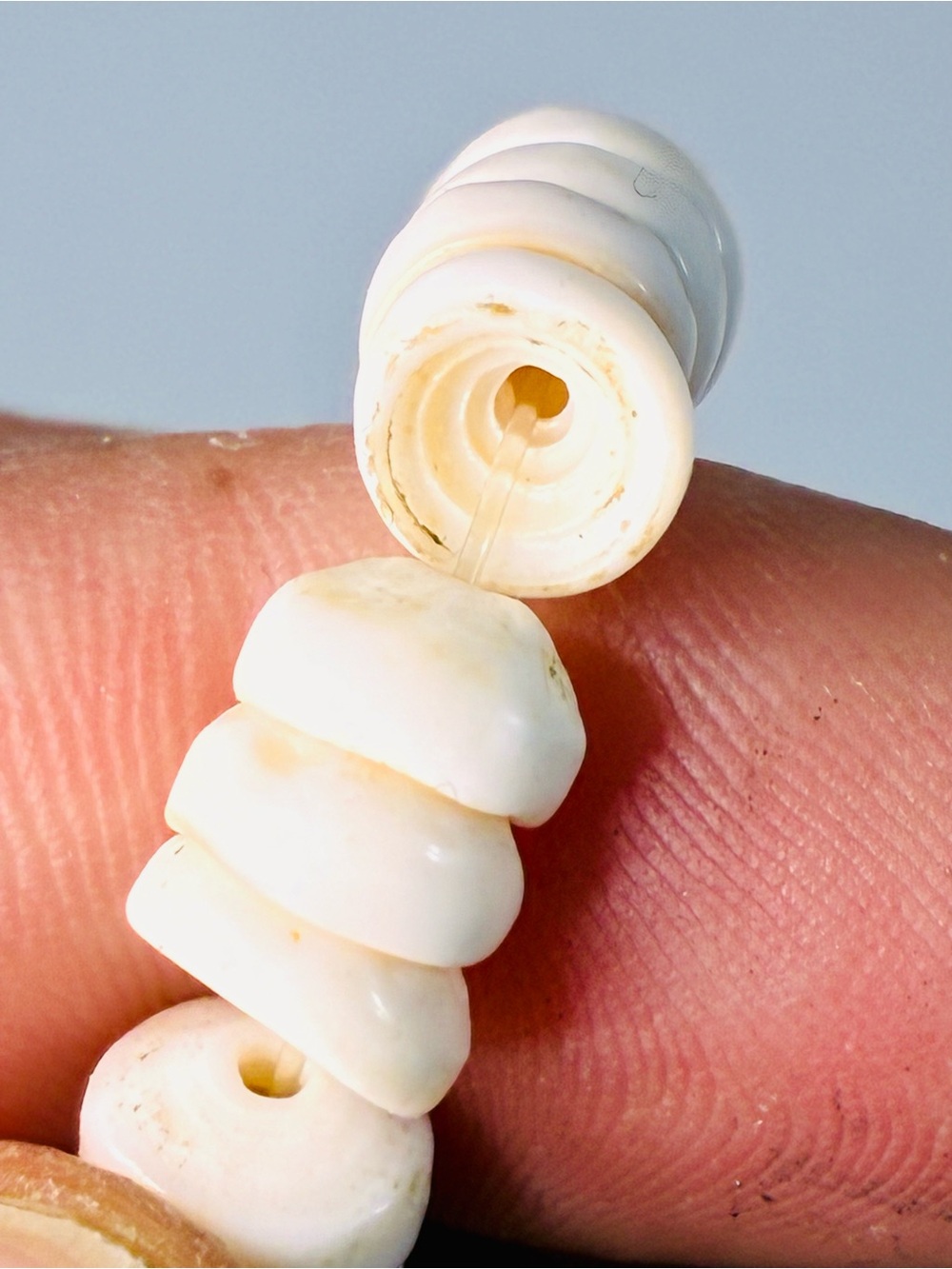 Vintage Hawaiian Cream Puka Shell Surfer Necklace Minimal Everyday Coastal READ - Picture 2 of 12